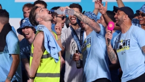 Jek Grilish ko'ngilochar maskanda mast holda uxlab qoldi