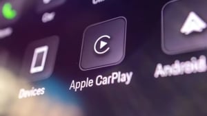 GM отказывается от CarPlay и Android Auto