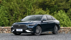 Geely kompaniyasi Toyota Camry modeliga raqib bo'ladigan arzon sedan chiqardi