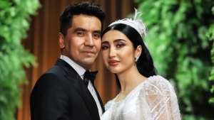 How did Bobur Mansurov meet his wife?