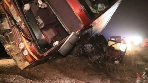 В Казахстане автобус перевернулся, четыре человека погибли