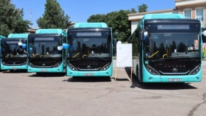 В Ангрене запущено 15 новых автобусов