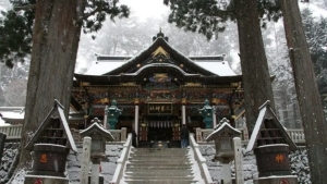 In Japan, 130 people were stranded in a shrine due to snow
