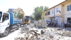 Jizzaxda noqonuniy qurilmalar buzilishi davom etmoqda
