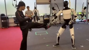 Tesla Optimus roboti kung-fu mashg‘ulotida namoyish etildi