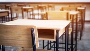 It was stated that the dismissal of foreign language teachers is illegal