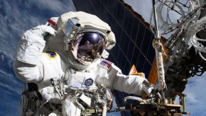 NASA astronavtlari ochiq koinotga chiqib aloqa tizimini yangiladi