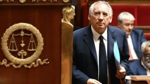 Fransiyada siyosiy beqarorlik va qarz o‘sishi davom etmoqda