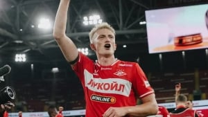 Litvinov said to ask the referee about the injury in his eye