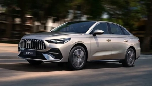 Xitoyning Geely kompaniyasi yangi avlod gibrid sedanini taqdim etdi