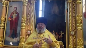 Ajralish sabablari: ruhoniy ayollarni tanqid qildi