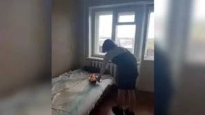 19 yoshli qiz internet uchun ota uyini yondirdi