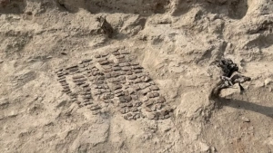 A temple dating back to the 5th–8th centuries was found in Qang‘qa