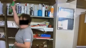 Polshada hamkasbini zaharlashga uringan farrosh hibsga olindi (video)