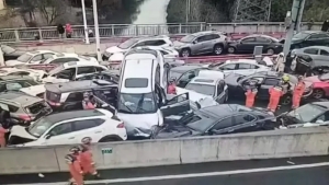 В Японии крупное ДТП с участием 57 автомобилей