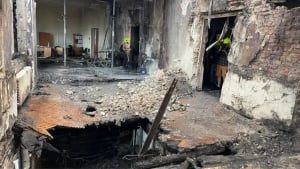Kiyevda hukumat binosi raketa zarbasiga uchradi