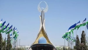 Mirziyoyev Mustaqillik bayramini tantanali boshladi