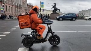 Sankt-Peterburgda kuryerlikda xorijliklarga taqiq joriy etildi