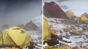 Everest cho'qqisi insoniyatning mas'uliyatsizligi sababli ulkan chiqindixonaga aylanmoqda
