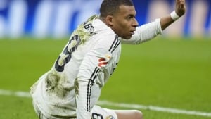 Mbappe o‘yindan keyin stadionda soatlab qoldi