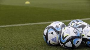 Sokol futbolchilari isinishda tasavvuriy to‘pdan foydalanishdi