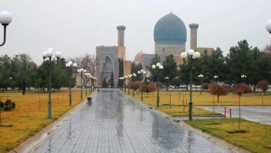 Сегодня погода переменчивая, в некоторых местах дождь.