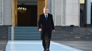 Mirziyoyev Turkmanistonga amaliy tashrif bilan bordi