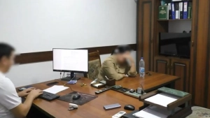 Jizzaxda maktab xodimi pora olayotganda ushlangan