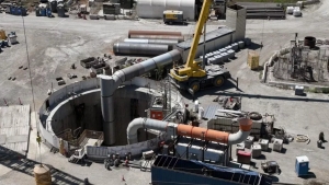 A tunnel collapsed in Los Angeles, trapping 15 workers in isolation