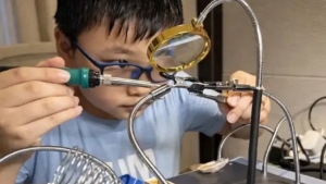 Chinese Teenager Builds Real Aviation Engine at Home