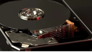 Suniy intellekt rivoji sababli SanDisk uzoq muddatli shartnomalarga o'tdi
