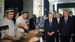 Shavkat Mirziyoyev Turkmanistonda o'tkazilgan xalqaro milliy taomlar festivalida qatnashdi