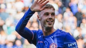 Chelsi Palmerning goliga qarab oldinga chiqdi