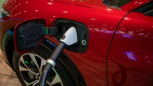Elektromobillar uchun quvvatlash infratuzilmasi va haydovchilar xavotiri kamaymoqda