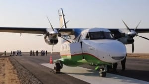 Arnasoyda yangi aeroportga ilk samolyot qo‘ndi