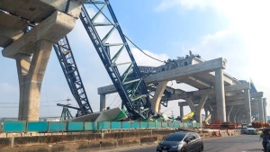 Crane collapse in construction in Thailand took two lives