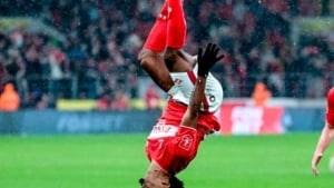 Markinyos otasiga o‘n raqamli futbolka va’dasi