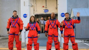 Kongress astronavtlarni Oltin medali bilan taqdirlashni taklif qildi