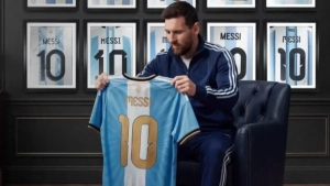 Lionel Messi terma jamoadagi xayrlashuv o'yini uchun maxsus libosini namoyish etdi