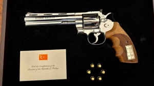 Erdogan Yevropa yetakchilariga naqshinkor to‘pponcha va o‘q-dorilar sovg‘a qildi