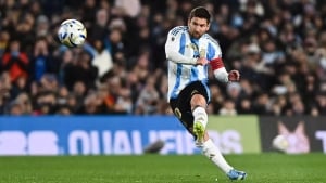 Russia defender wants to play against Messi