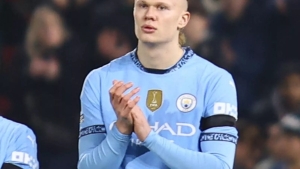 Xolan Manchester Sitining asosiy tarkibida maydonga tushadi