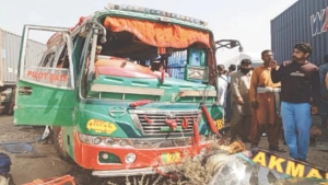 Bus and truck collided in Pakistan: 11 killed