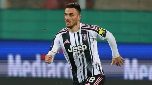 «PSV» serbiyalik hujumchi Filip Kostich bilan shartnoma imzoladi