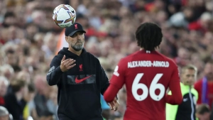 Yurgen Klopp Trent Aleksander Arnoldga nisbatan bildirilgan tanqidlarga javob qaytardi