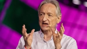 Jeffri Hinton warned about the danger of artificial intelligence
