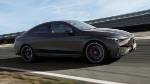Yangi «Mersedes-AMG» elektromobili benzinli dvigatel ovozi bilan taqdim etildi