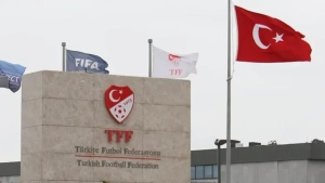 Turkiya futbol federatsiyasida hakamlar bilan bog'liq yirik mojaro yuzaga keldi