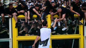 «Yuventus» va «Torino» muxlislari o'rtasidagi to'qnashuv o'yinni kechiktirdi