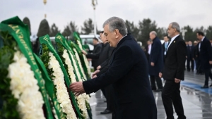 Shavkat Mirziyoyev laid flowers at the Neutrality Monument in Ashgabat